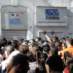 Des étudiants se bousculent pour obtenir un visa d'études en France